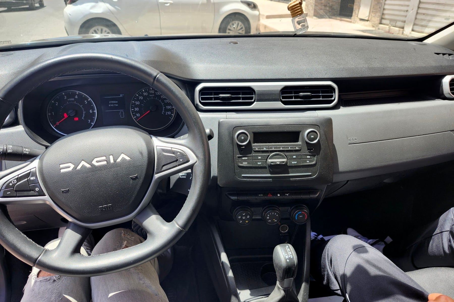 Dacia Duster Noir 2023, l'intérieur