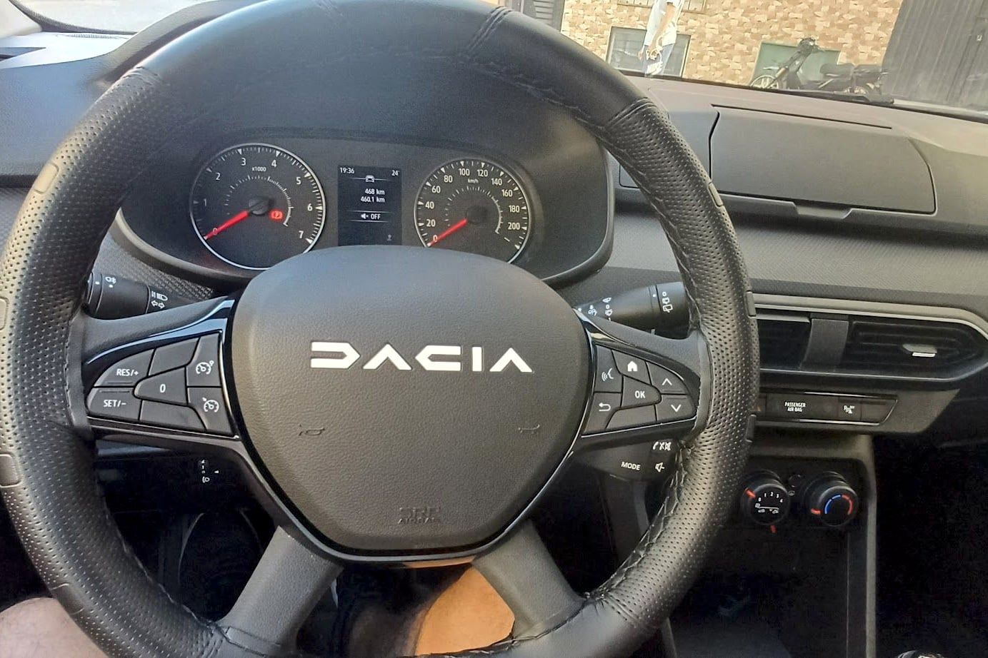 Dacia Sandero Gris Nardo 2024, l'intérieur
